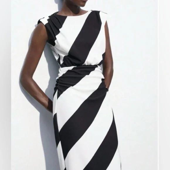 Black and white dress - Picture 4 of 7